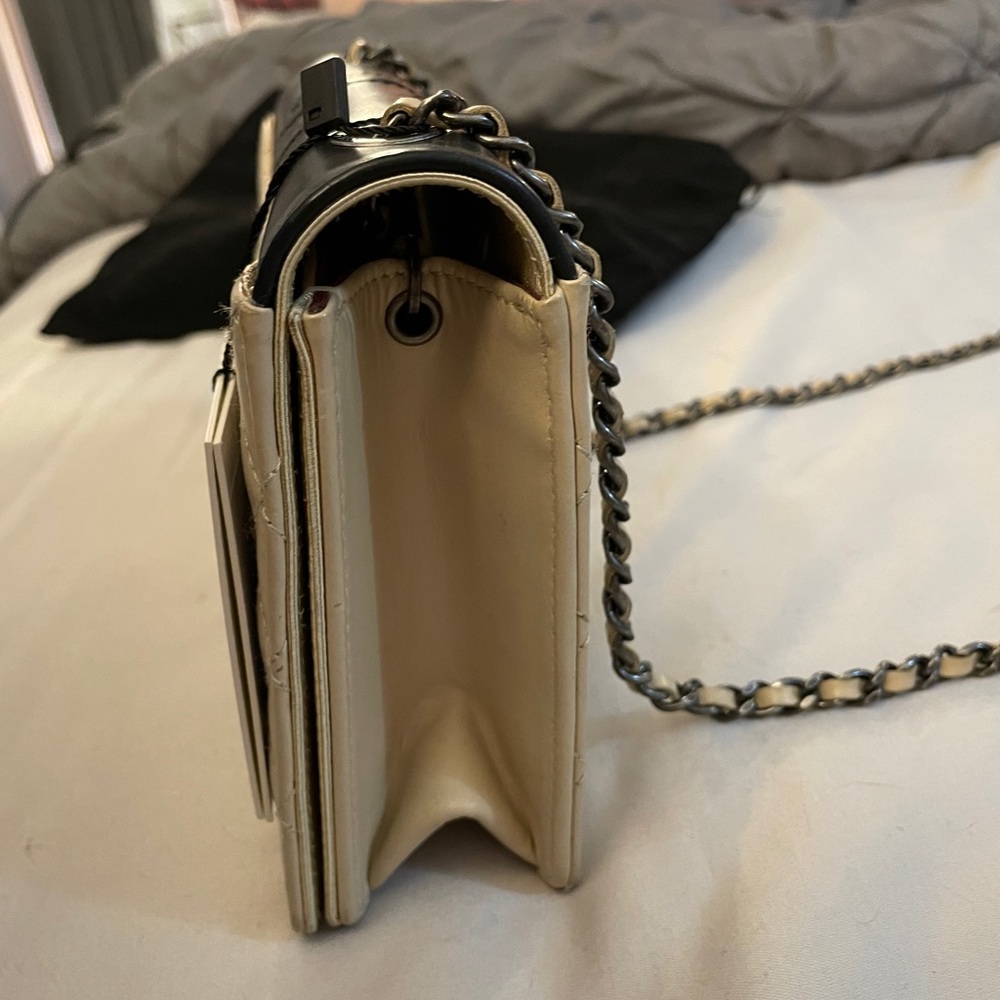 Small Chanel Ballerine Flap Bag in Beige / black - Picture 8 of 16